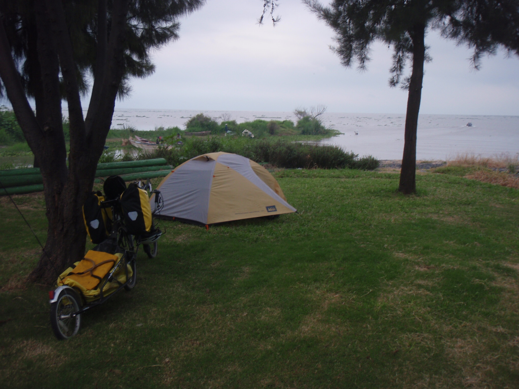 Camping right next to Lago de Chapala on the hotel premises